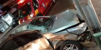 Acidente entre carro e ônibus é registrado no centro de Mandaguari