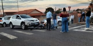 Motociclista fica ferido após colisão com carro em cruzamento de Jandaia do Sul