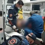 Homem que ajudava casal que sofreu queda de moto é atropelado e fica em estado grave