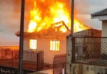 Incêndio destrói residência de madeira no Jardim Vista Alegre, em Jandaia do Sul