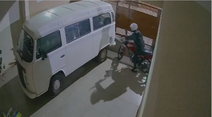 Motocicleta é furtada de garagem de residência em Jandaia do Sul