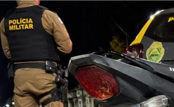 Motocicleta com escapamento barulhento e pneus em condições irregulares é apreendida em Bom Sucesso