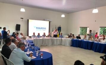 Prefeito Ditão Pupio e vice-prefeito Inei Heckert participam de reunião da AMUVI em Rio Bom
