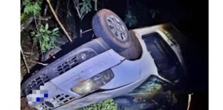 Mulher morre após carro capotar em São Pedro do Ivaí