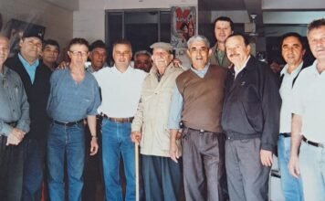 Foto histórica reúne personalidades de Jandaia do Sul durante reestruturação da Avenida Getúlio Vargas
