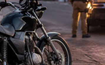 Motociclista abandona veículo sem placa durante abordagem da PM em São Pedro do Ivaí