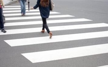 Pedestres relatam ameaça de motorista durante travessia na faixa em Jandaia do Sul