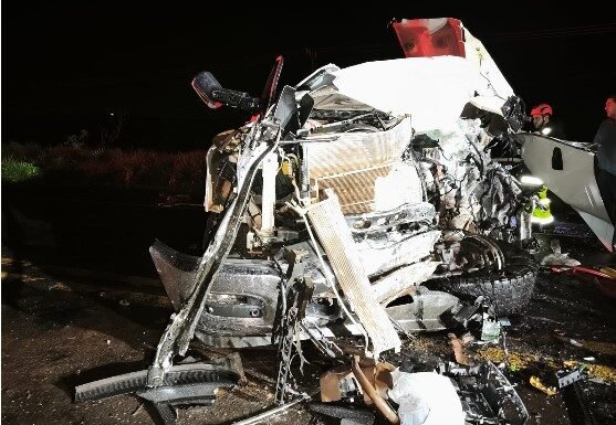 Colisão frontal entre ônibus de estudantes e Dodge Ram deixa dois feridos graves em Guairaçá