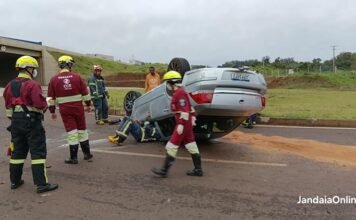 Veículo capota no contorno de Jandaia do Sul