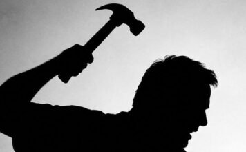 Mulher de 65 anos é ameaçada com martelo pelo convivente em Marumbi